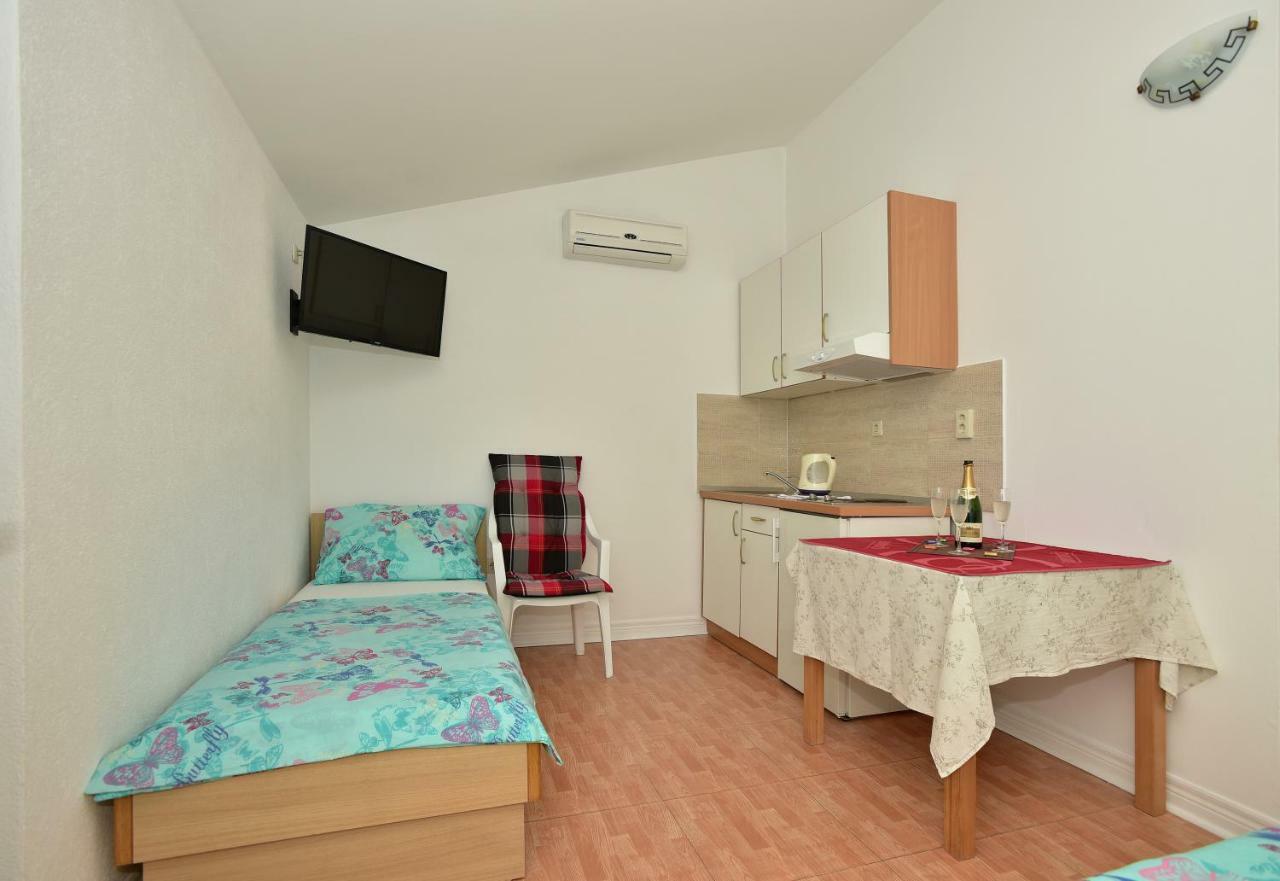 Studio Apartments Antonio Макарська Екстер'єр фото