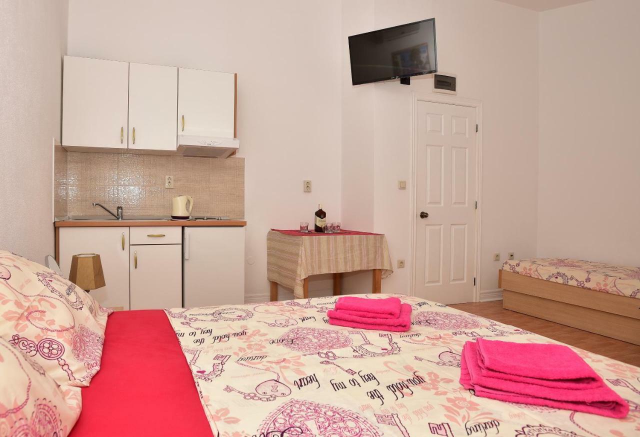 Studio Apartments Antonio Макарська Екстер'єр фото