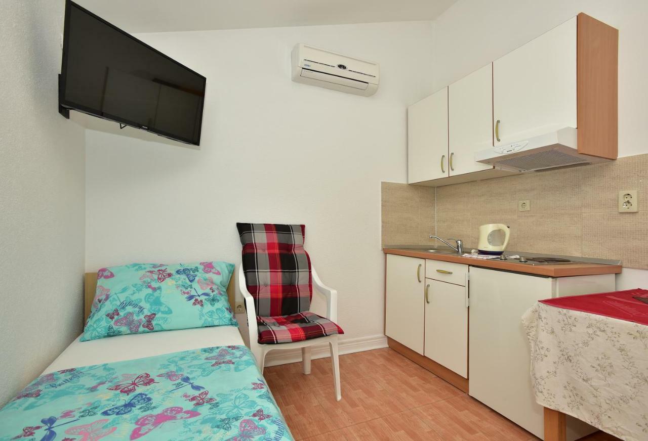 Studio Apartments Antonio Макарська Екстер'єр фото