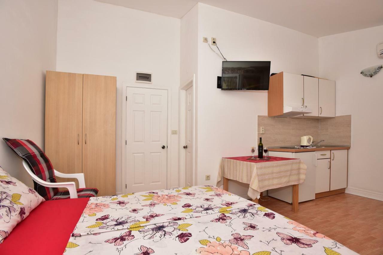 Studio Apartments Antonio Макарська Екстер'єр фото