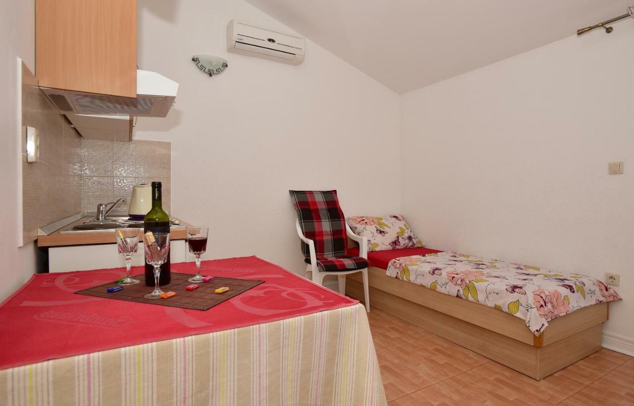 Studio Apartments Antonio Макарська Екстер'єр фото