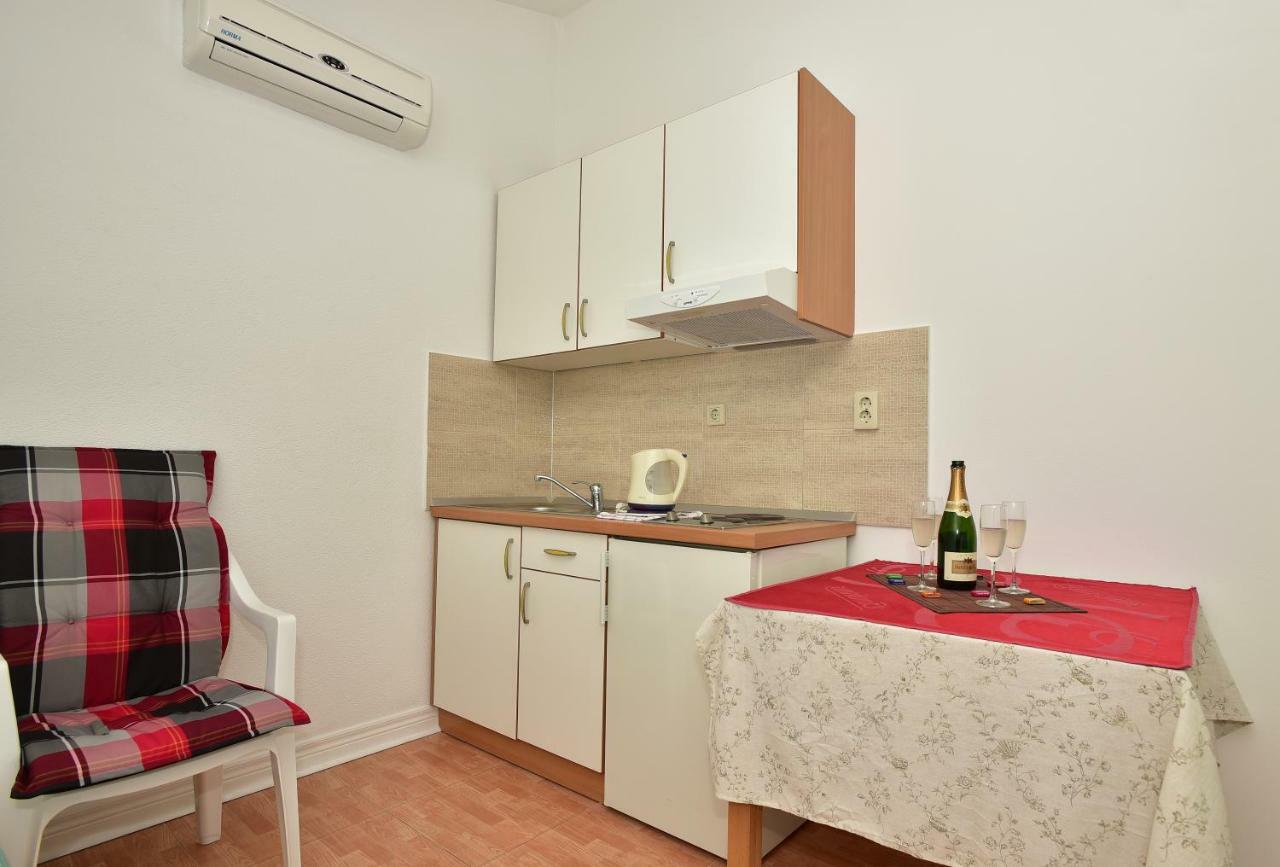 Studio Apartments Antonio Макарська Екстер'єр фото