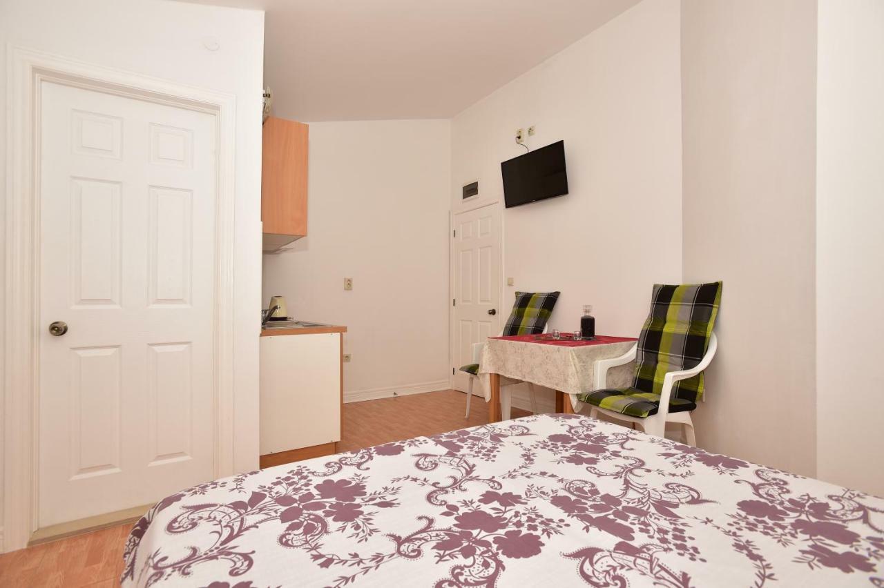 Studio Apartments Antonio Макарська Екстер'єр фото