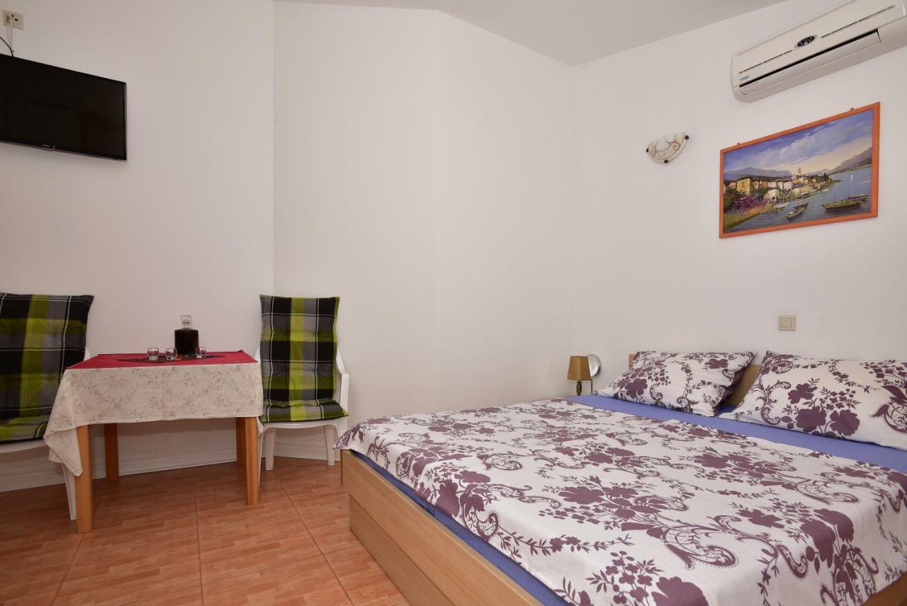 Studio Apartments Antonio Макарська Екстер'єр фото